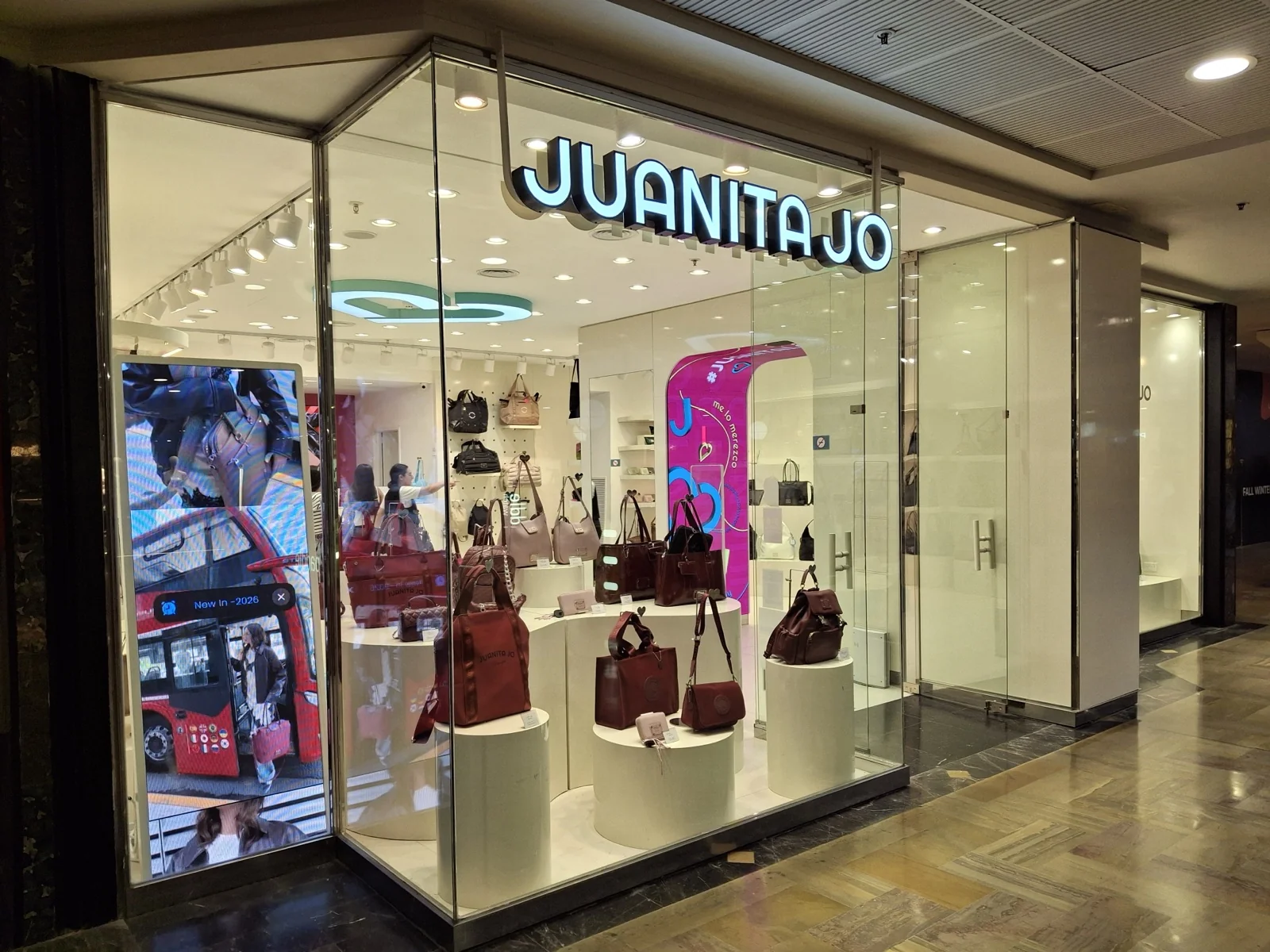 Juanita Jo — proyecto de arquitectura comercial en Unicenter, Buenos Aires por Fondamenta